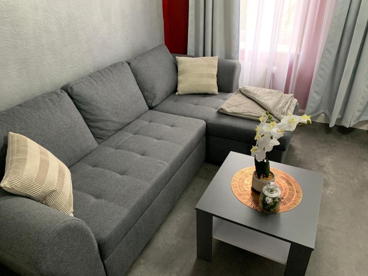Exklusive Stadtwohnung Am Elbradweg: Best-Preis-Fewo Rathausblick 1 Fuer Max. 3 Pers. Inkl. Wlan, Prime Video & Self Check-In Wittenberge Luaran gambar