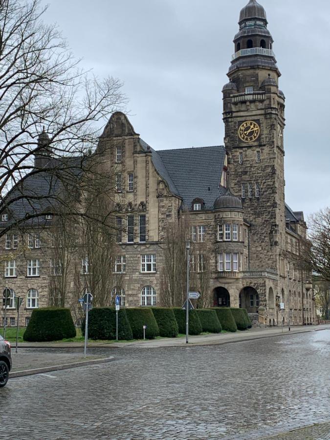 Exklusive Stadtwohnung Am Elbradweg: Best-Preis-Fewo Rathausblick 1 Fuer Max. 3 Pers. Inkl. Wlan, Prime Video & Self Check-In Wittenberge Luaran gambar