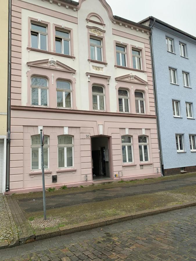 Exklusive Stadtwohnung Am Elbradweg: Best-Preis-Fewo Rathausblick 1 Fuer Max. 3 Pers. Inkl. Wlan, Prime Video & Self Check-In Wittenberge Luaran gambar