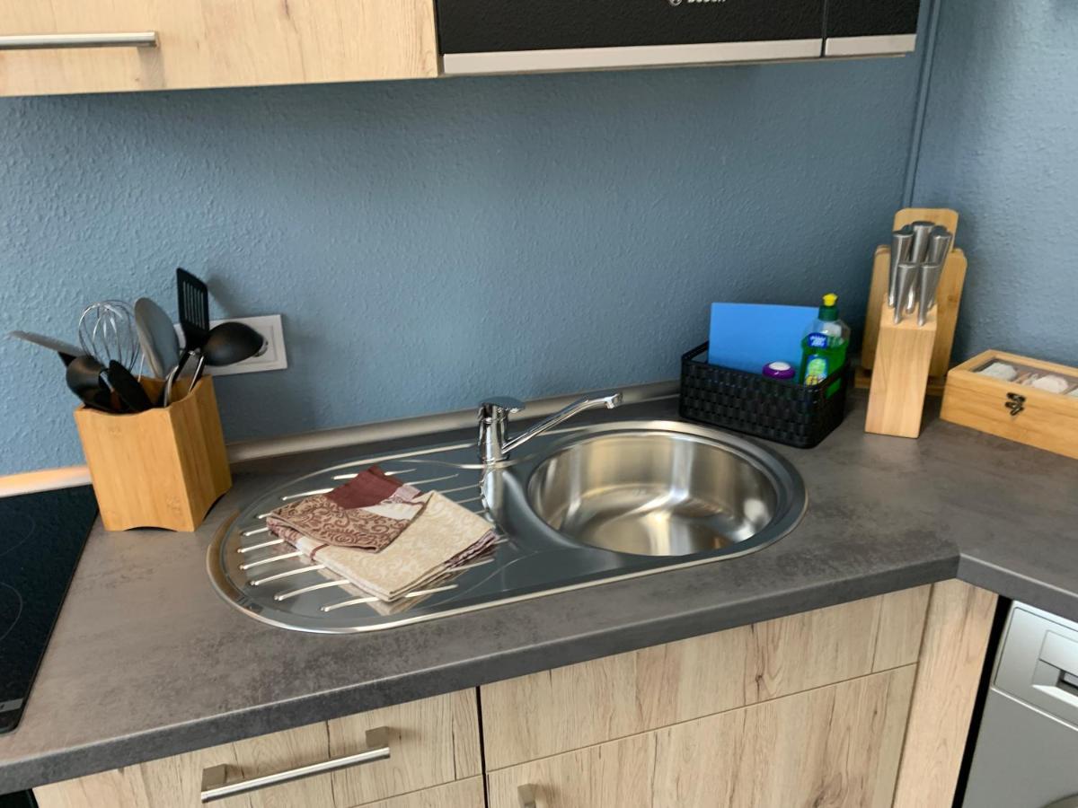 Exklusive Stadtwohnung Am Elbradweg: Best-Preis-Fewo Rathausblick 1 Fuer Max. 3 Pers. Inkl. Wlan, Prime Video & Self Check-In Wittenberge Luaran gambar